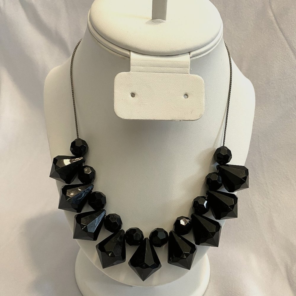 Chunky geometric statement necklace